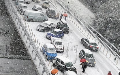 Gelo: caos treni, mercoledì a Roma scuole riaperte. Neve a Napoli
