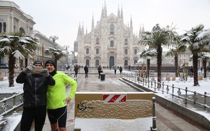 Milano si risveglia sotto la neve