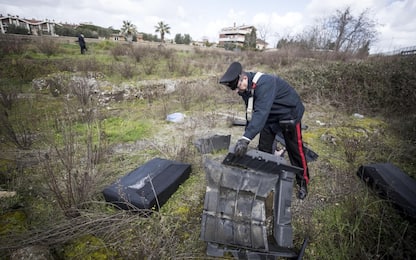 Salerno, sequestrata discarica di rifiuti cimiteriali a Buccino