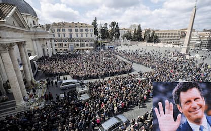 Funerali Fabrizio Frizzi, a Roma in migliaia per l'ultimo saluto
