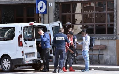 Migranti, blitz di agenti francesi a Bardonecchia. Scontro Roma-Parigi
