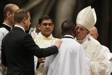 Disarmò un rapinatore a Roma, migrante nigeriano battezzato dal Papa