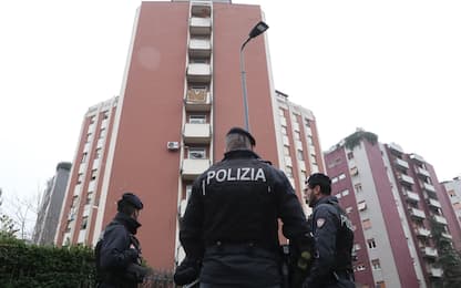 Milano, sgomberato dalla polizia il "fortino" di via Cavezzali