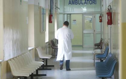 Lecco, danneggia sala operatoria dell’ospedale: denunciato 38enne