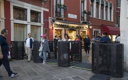 Venezia, tornelli contro caos turisti