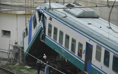 Genova, deraglia treno in manovra. FOTO