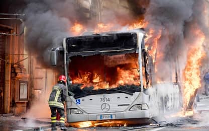Autobus a fuoco a Roma