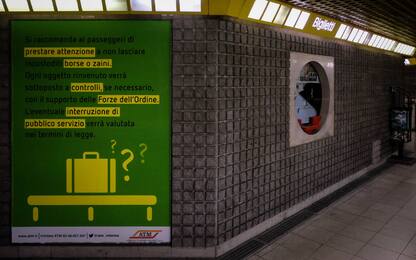 Milano, scippa donna e scappa in galleria metro: circolazione ripresa