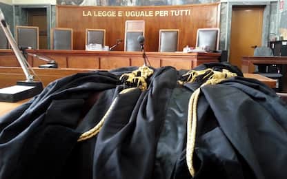 Torino, soprusi fisici e psicologici sulla moglie: condannato avvocato