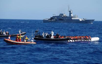 Ong Lifeline soccorre migranti a largo Libia. Salvini: vada in Olanda