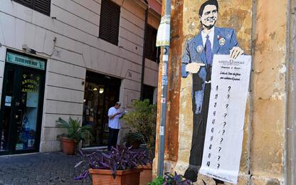 Roma, spuntano due murales con protagonista il premier Conte