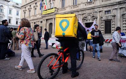 Blacklist dei rider, le aziende di food delivery: “Privacy rispettata”