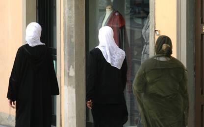Torino, minacce e insulti razzisti alla vicina marocchina: patteggiano