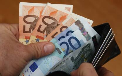 Rimini, un 46enne trova un portafogli con mille euro e lo riconsegna