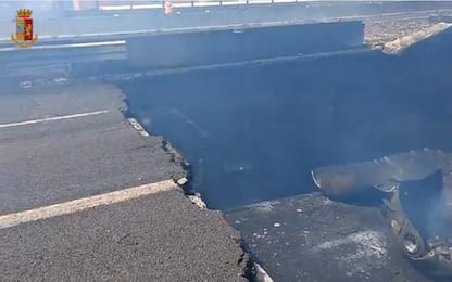 Incidente Bologna, esplode tir: crolla ponte sul raccordo. VIDEO