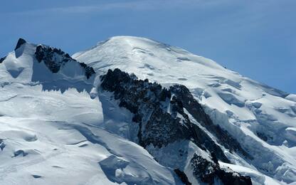 Monte Bianco, in un video il distacco di un'enorme massa di ghiaccio
