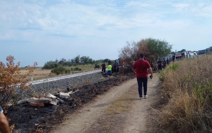 Calabria, treno investe famiglia: morti due bambini, grave la madre