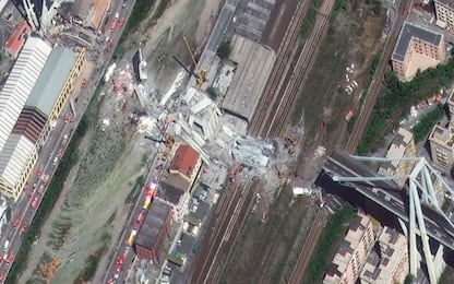 Genova, crollo visto dallo spazio