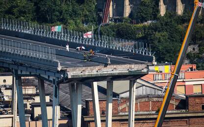 Crollo ponte Genova, sopravvissuto: “Salvato dallo spostamento d’aria”