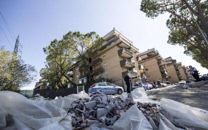 Roma, svuota cantine e butta rifiuti in strada: 3.700 euro di multa