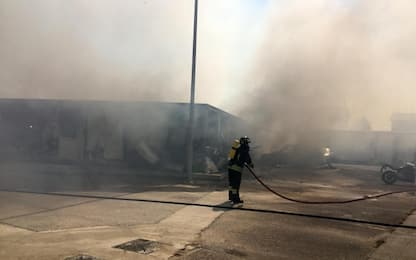 Incendio nell’ex casello di Ronchis sulla A4, a fuoco un container