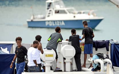 Irreperibili 50 migranti della nave Diciotti. La Caritas: "Non è fuga"