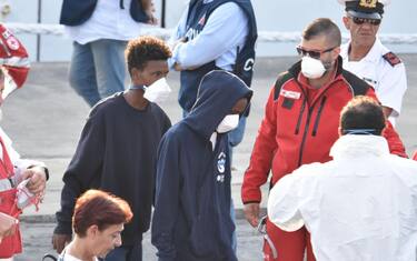 Nave Diciotti, migranti accolti dai vescovi, Irlanda e Albania