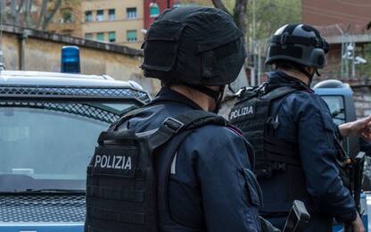 Roma, colti in flagrante mentre svaligiano una banca: arrestati