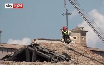 Roma, crolla tetto chiesa San Giuseppe dei Falegnami. Il video