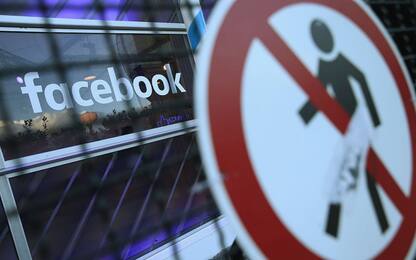 Insultano i profughi sui social, condannati a sei mesi senza Facebook