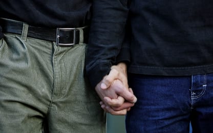 Benzina su porta di casa: coppia gay aggredita per la seconda volta