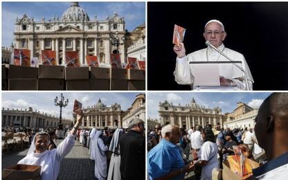 Papa Francesco dona 35mila crocifissi ai fedeli in piazza San Pietro
