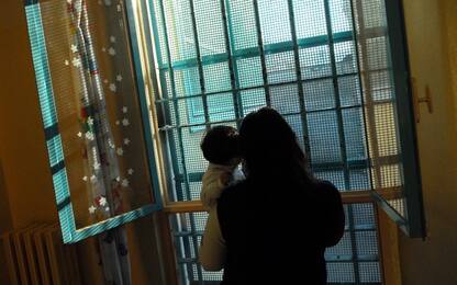 Bambini in carcere con le mamme, quanti sono e cosa dice la legge