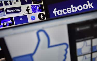 Covid-19, Facebook: rimosse 7 milioni di fake news tra aprile e giugno