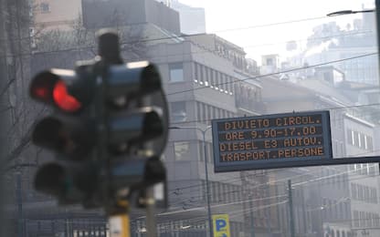Milano, smog: Area B ztl più grande d’Italia in vigore dal 25 febbraio