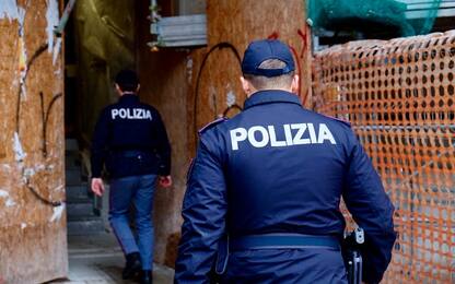 Milano, polizia sgombera stabile Officina Occupata in via Carlo Torre