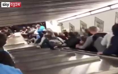 Metro Roma, cede scala mobile: feriti diversi tifosi del Cska. VIDEO