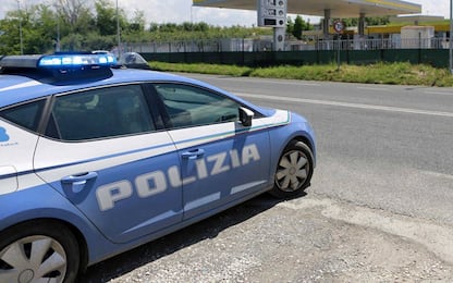Armi in condominio a Torino, polizia sequestra pistola e fucile