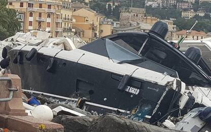 Maltempo a Rapallo, la mareggiata distrugge diversi yacht. VIDEO