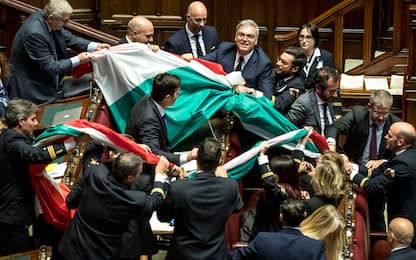 La Camera approva il Decreto Genova, tensione in Aula