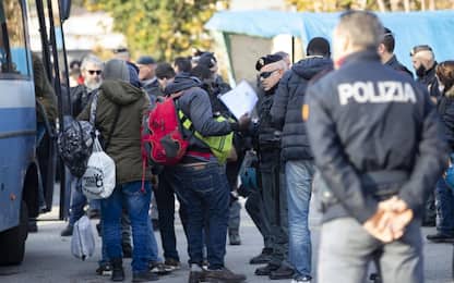 Amnesty accusa l'Italia: "Gestione repressiva del fenomeno migratorio"