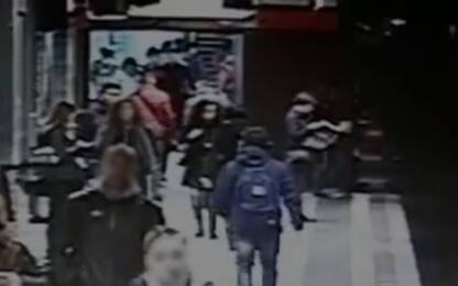 Milano, incidente in metro: il video delle telecamere di sicurezza