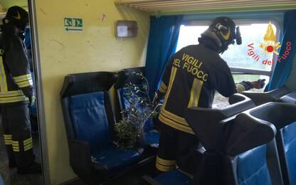Maltempo, tromba d’aria investe treno in Calabria: alcuni feriti lievi