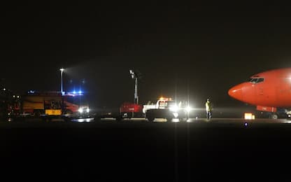 Esercitazione a Fiumicino nella notte: simulato ammaraggio aereo