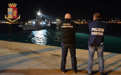 Migranti, sbarco a Pozzallo: arrestati cinque presunti scafisti