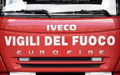 Incendio a Messina, brucia camion nettezza urbana: in salvo l’autista