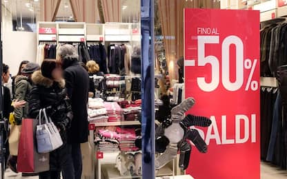 Saldi, acquisti per il 41% italiani: scarpe l’articolo più gettonato