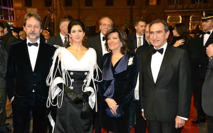 Virginia Raggi in abito da gala per il Rigoletto di Verdi