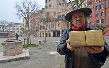 gunter_demnig_pietre_inciampo_venezia_archivio_ansa