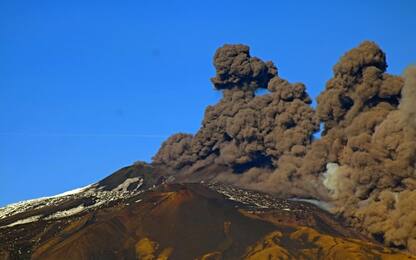 Etna, nuova eruzione: esplosioni e cenere da Bocca nuova